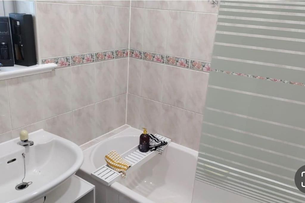 Entire Charming 5-Bed House In Darwen Blackburn Bb1 Free Parking Roadside Rishton Екстериор снимка